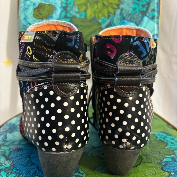 Funky Polka Dot Booties With Laces and Red Stitching Size 8.5 - Picture 10 of 11
